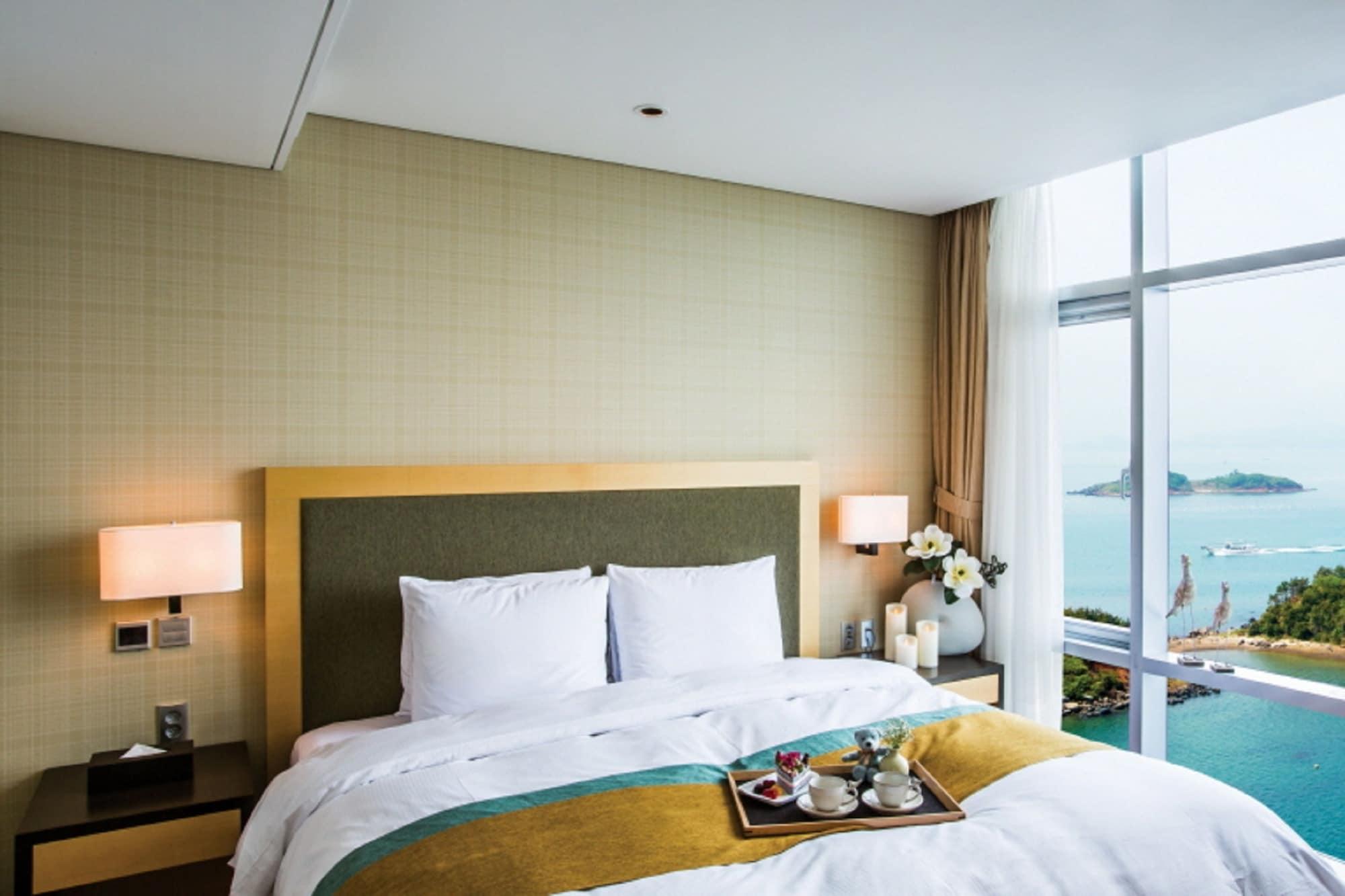 Hidden Bay Hotel Yeosu Exteriör bild