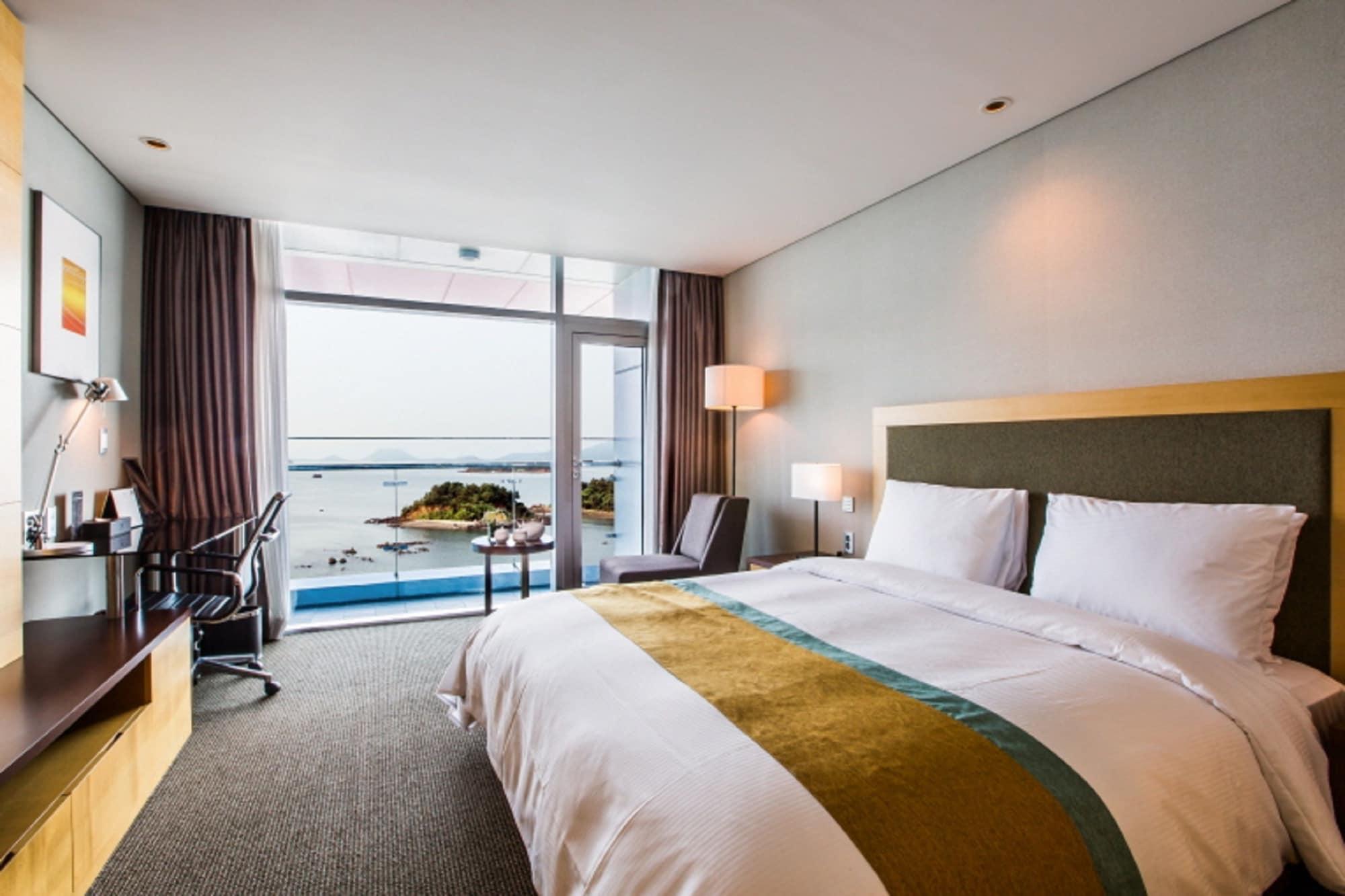 Hidden Bay Hotel Yeosu Exteriör bild