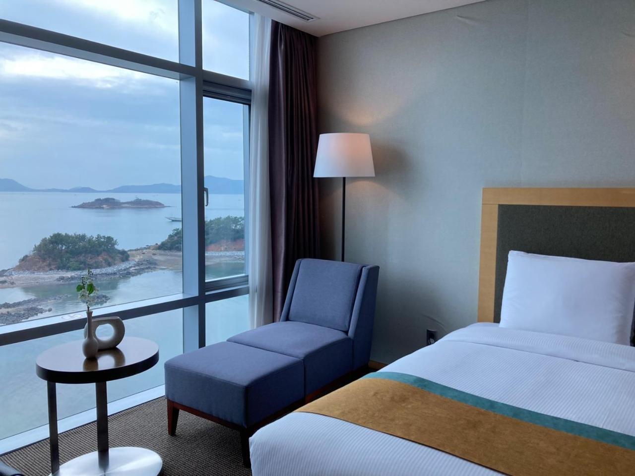 Hidden Bay Hotel Yeosu Exteriör bild