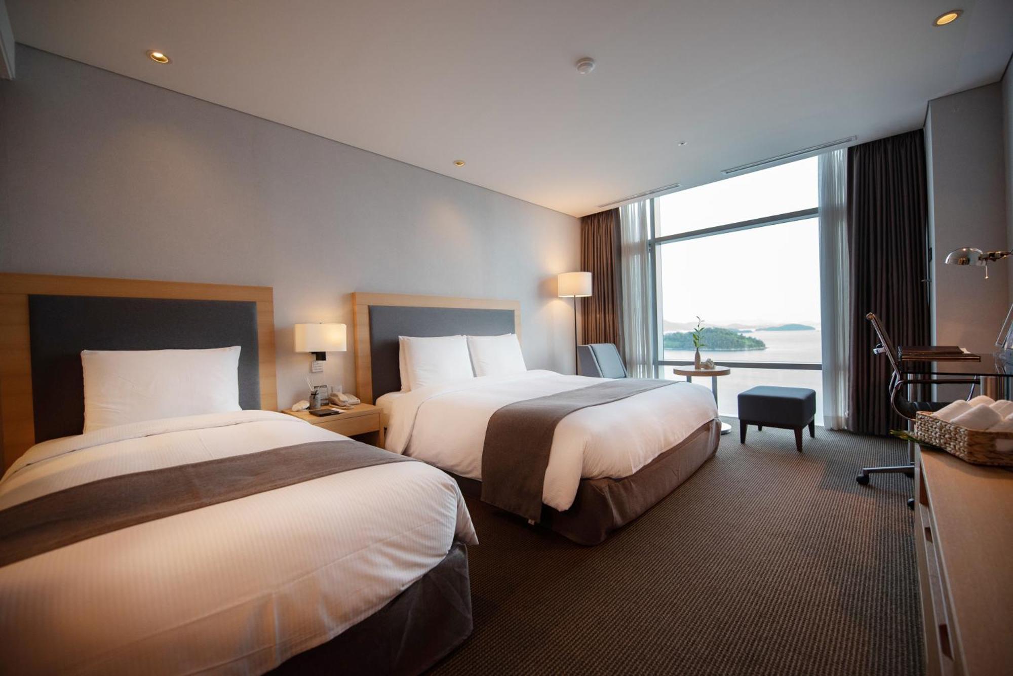Hidden Bay Hotel Yeosu Exteriör bild