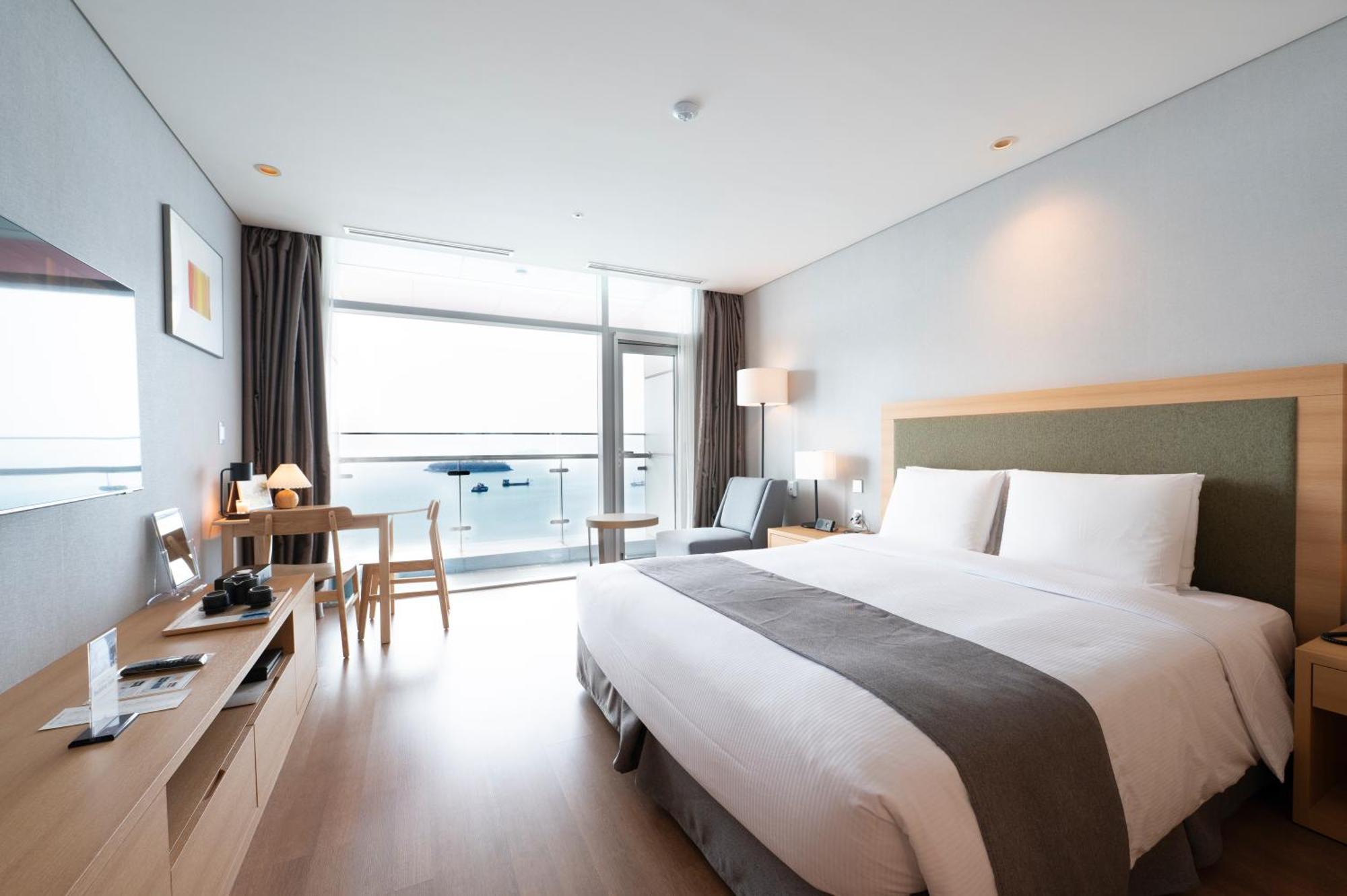 Hidden Bay Hotel Yeosu Exteriör bild