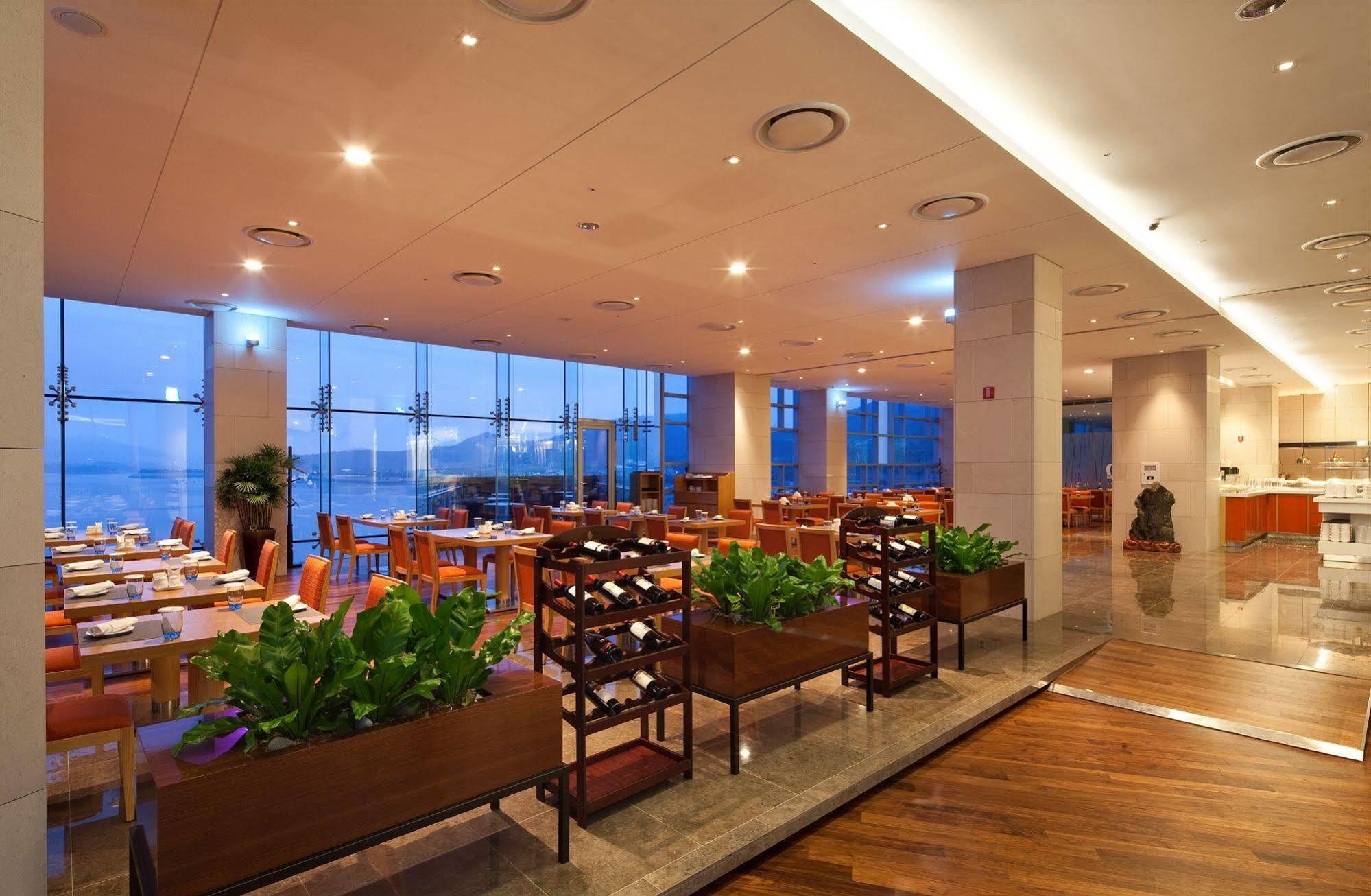 Hidden Bay Hotel Yeosu Exteriör bild